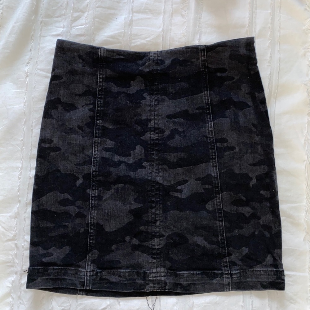 Camo mini skirt